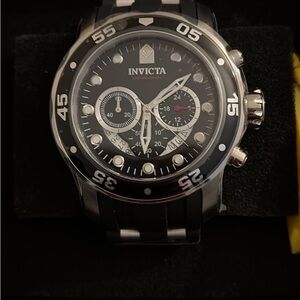 Invicta Men's Black and Silver Chronograph Watch